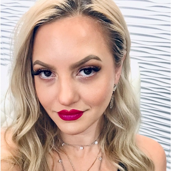 Meet your Posher, Sabrina - Picture 2 of 4